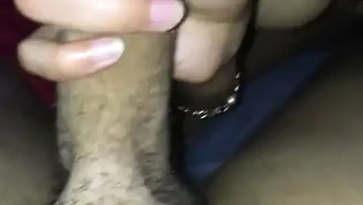 O bir çük emmeyi biliyor