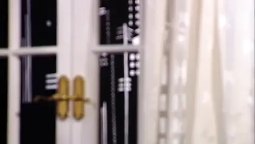 Büyük memeler ve kalın çalı