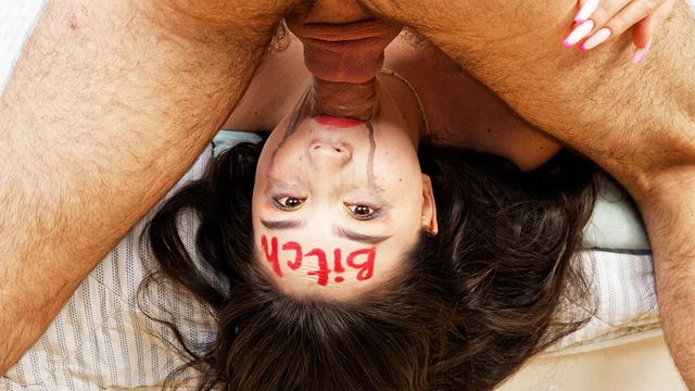 Пухлую тинку грубо трахнули в рот с большим хуем