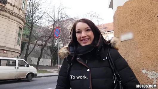 Mofos - ateşli esmer Felicia Kiss göğüslerini ve götünü teşhir ediyor, Matt amını siktiriyor