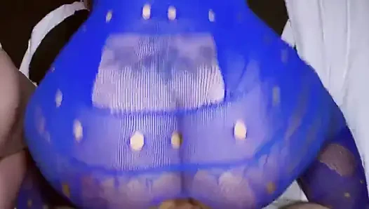 Queen Rogue ve Virgo ile büyük memeli büyük götlü üçlü grup seks büyük yarağımı paylaşıyor!