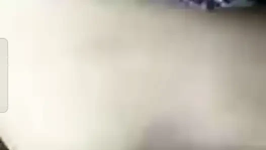 Sakso yüksek sınıf Delhili kız görüntülü görüşme sakso çekiyor.