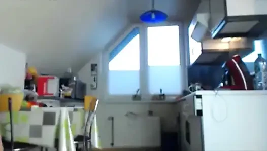 İnanılmaz büyük götlü sexydea güzel amcığını ve göt deliğini gösteriyor
