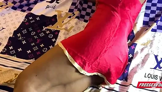 Uzun yarağıma daha fazla dayanamayana kadar tuvalette seks yaptık