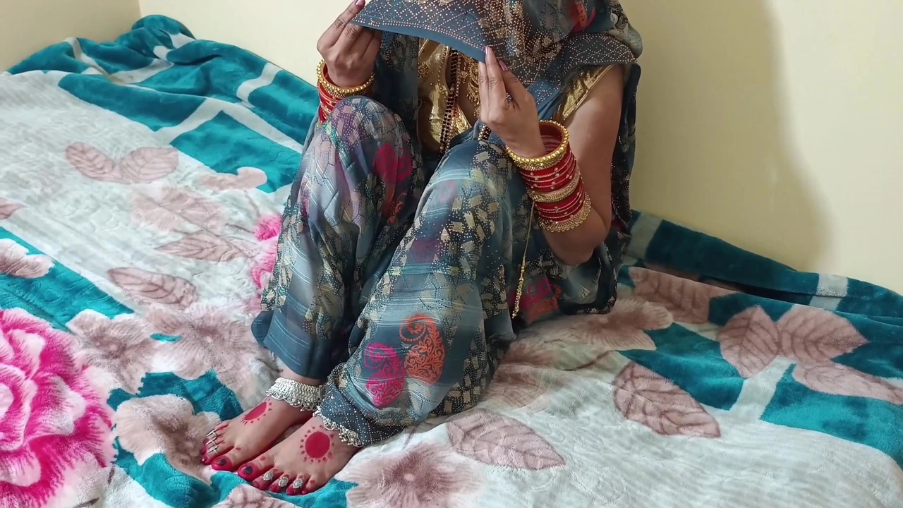 XXX भाभी अपने देवर को नववर्ष 2025 की शुभकामनाएं देती हैं - स्पष्ट हिंदी ऑडियो