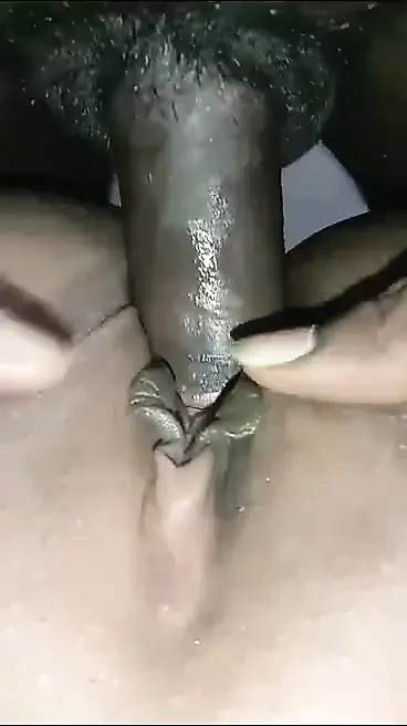 Hintli çift amcığını sperm yüküyle dolduruyor