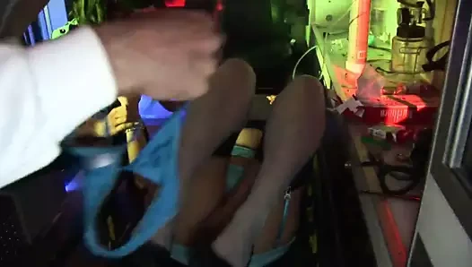 Keyifli hatunlar üçlü bir karşılaşmada hardcore sikişiyor