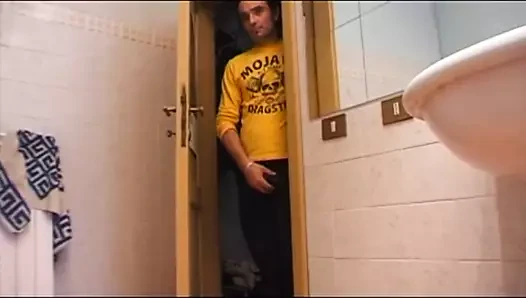 Evde banyoda sevişmek sıcaktır!