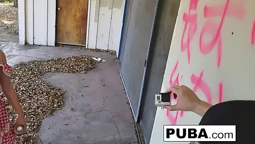 Marica Hase ev serserisi Chris Cock'tan büyük zenci yarağı alıyor!