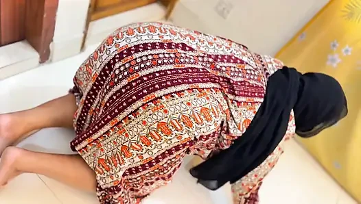 Mısırlı güzel büyük götlü düzgün vücutlu Müslüman ateşli üvey anne yatağın altına sıkıştıktan sonra benden anal sikiş istiyor!