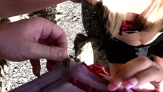 Sevimli Fransız sarışın plajda bir turist tarafından sikiliyor