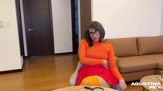 Velma Dinkley anal gizemi çözüyor ve canavar bir yarakla sikişiyor