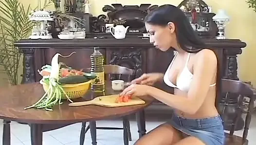 Mükemmel Asyalı tanrıça şişman yarağı alıyor