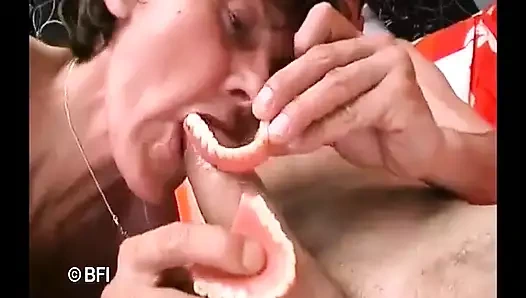 Dişsiz nineler çok azgın