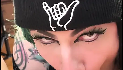 Süper seksi gotik femboy jade madison emiyor ve sikişiyor - derleme 2