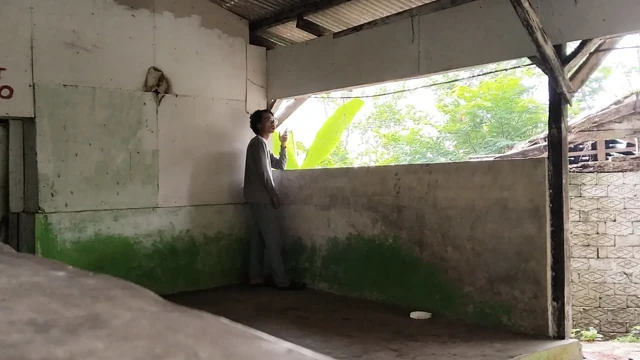 Boş bir yerde genç bir adamın görüntüleri viral oluyor