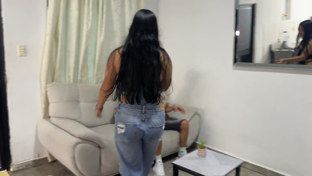 Azgın latin üvey kız kardeşimin bekaretini alıyorum ve sonunda zengin amının içine boşalıyorum