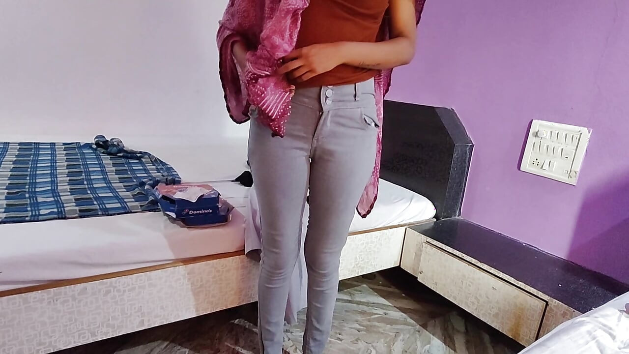 18 yaşındaki Hintli üvey kız kardeş sert seks yapıyor Hintli köylü kızları