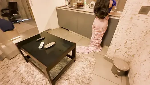 Hizmetçi, sahibini maaş zammı için amını vermeye ikna etti
