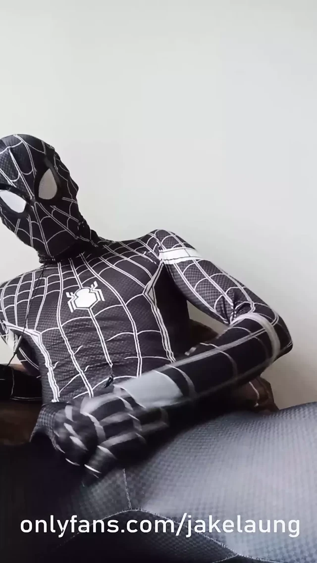 Twink spiderman yakalandı Mastürbasyon onun büyük horoz
