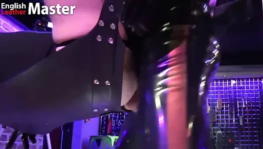 Kauçuk ustası köleyi prezervatifsiz sikiyor