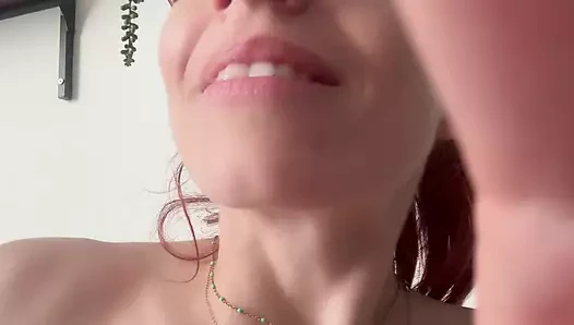 Vends-ta-culotte - çarpıcı bir Fransız amatör kamera kızı her açıdan kendini sunuyor