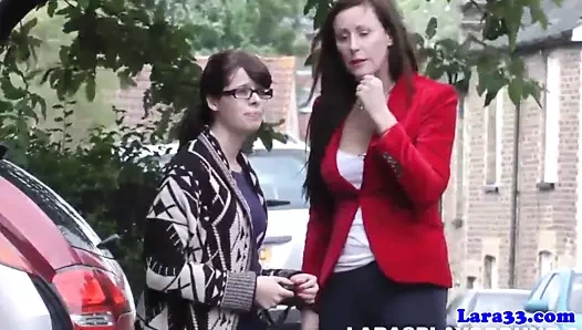 Britsh milf lez eğlence için kutsal bebek ev cezbeder