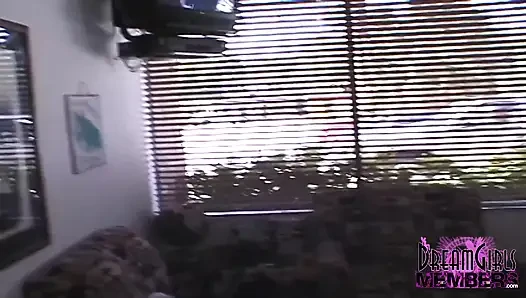 Tv reklam yıldızı ofisimizde çılçıplak soyunuyor