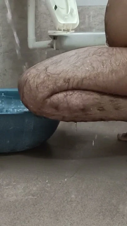 Çıplak banyo yapmak başka bir şey. | Klip 1