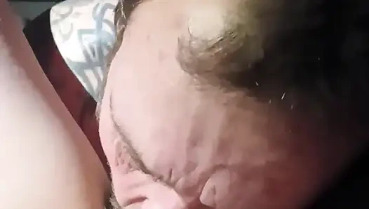 Saten kadın jrock'un o amcığı yemesine bayılıyor