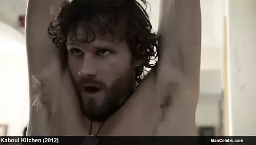 Alexis michalik gömleksiz ve seksi sahneler