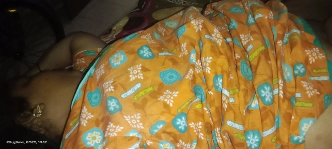 Tamil woman, my wife, I secretly took a picture.