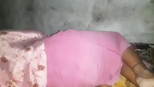 Padosan bhabi ke ghar me ghus kar achanak se hard chudai ki