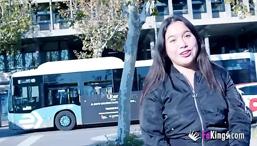 Erkek arkadaşını açık havada gösterdikten sonra pornoda ilk kez yapıyor!