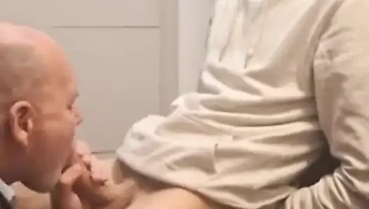 Honza seksi sıska adam yüzüme boşalmayı baştan çıkarıyor