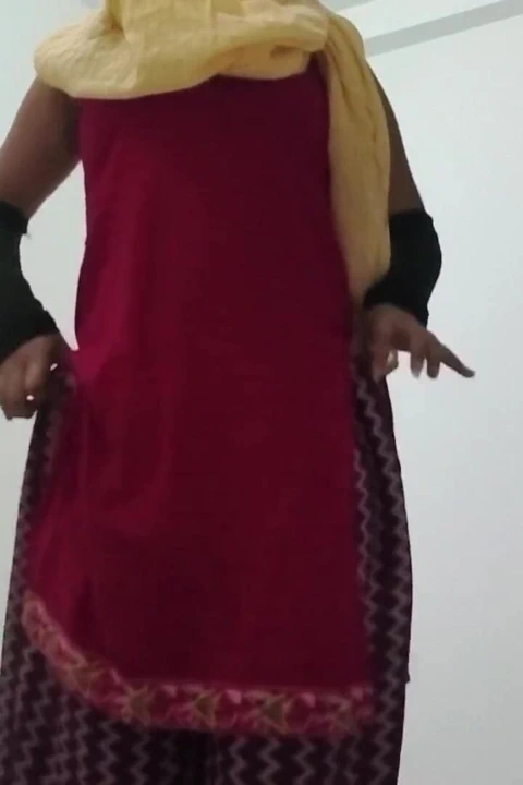 Ateşli Hintli dever yenge evde domaltarak sert seks yapıyor