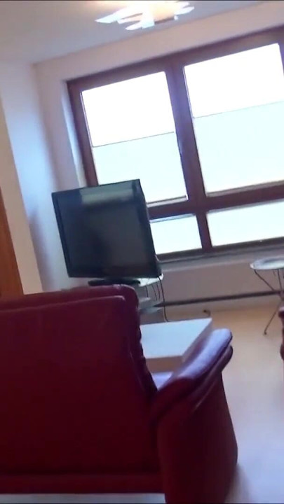 Sıska Alman anne becerdin tarafından arkadaş arasında ona adım oğul üzerinde merdivenler | Klip 1