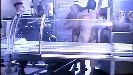 Mükemmel sarışın bir kadınla üçlü seks - 2'de 1 sahne