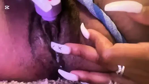 Bir lezbiyen üvey erkek kardeşi için mastürbasyon yapıyor