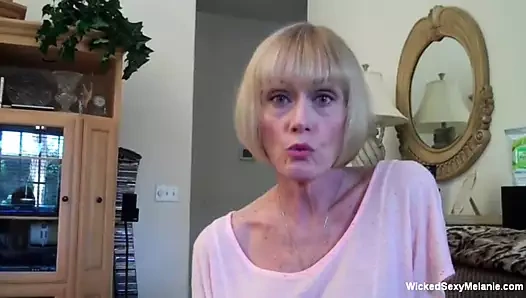 beceriyor nine üzerinde ona kanepe