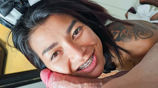 Tuktukpatrol büyük memeli sapık Asyalı yabancı yarağı baştan çıkarıyor