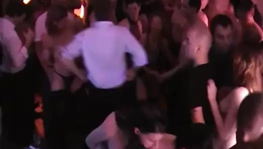 Bölüm 16 kameralı özel parti ! les bulles