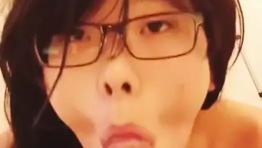 Seksi sıska Asya cd yiyor boşalmak