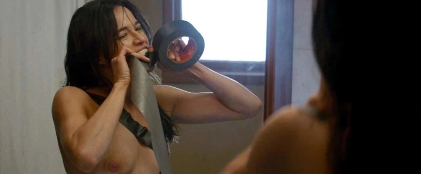 Michelle rodriguez'in üstsüz sahnesi scandalplanet.com'da