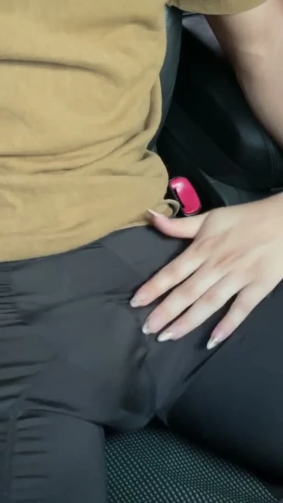 Uber'in hizmetini beğendim ve ona bedenimle ödeme yapması için ikna ettim | Clip 1