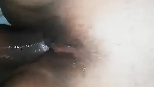 İri göğüslü kız kardeşlerin büyük göğüslerini mi patlatıyor