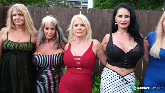 Nine sikiş kulübü seansta!