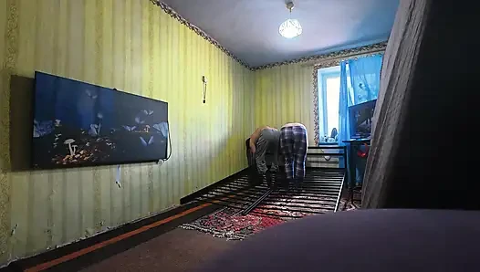 Kamera arkası, kesilmemiş. Yeni bir seks yatağı inşa ediyoruz