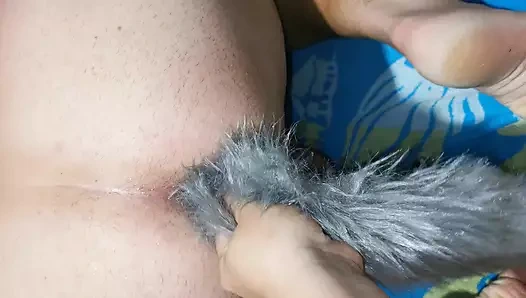 Götten yakın çekimde sikişiyor, sahibe kaltağı büyük bir yarakla midesinde sikiyor