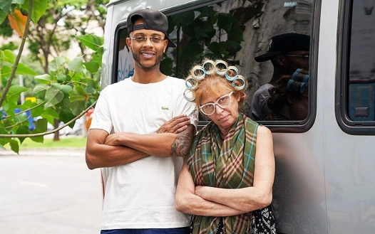 Kızıl saçlı nine anal sekse hazır